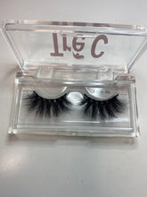 Load image into Gallery viewer, Halo Lash – 20 mm Long Mink Lashes